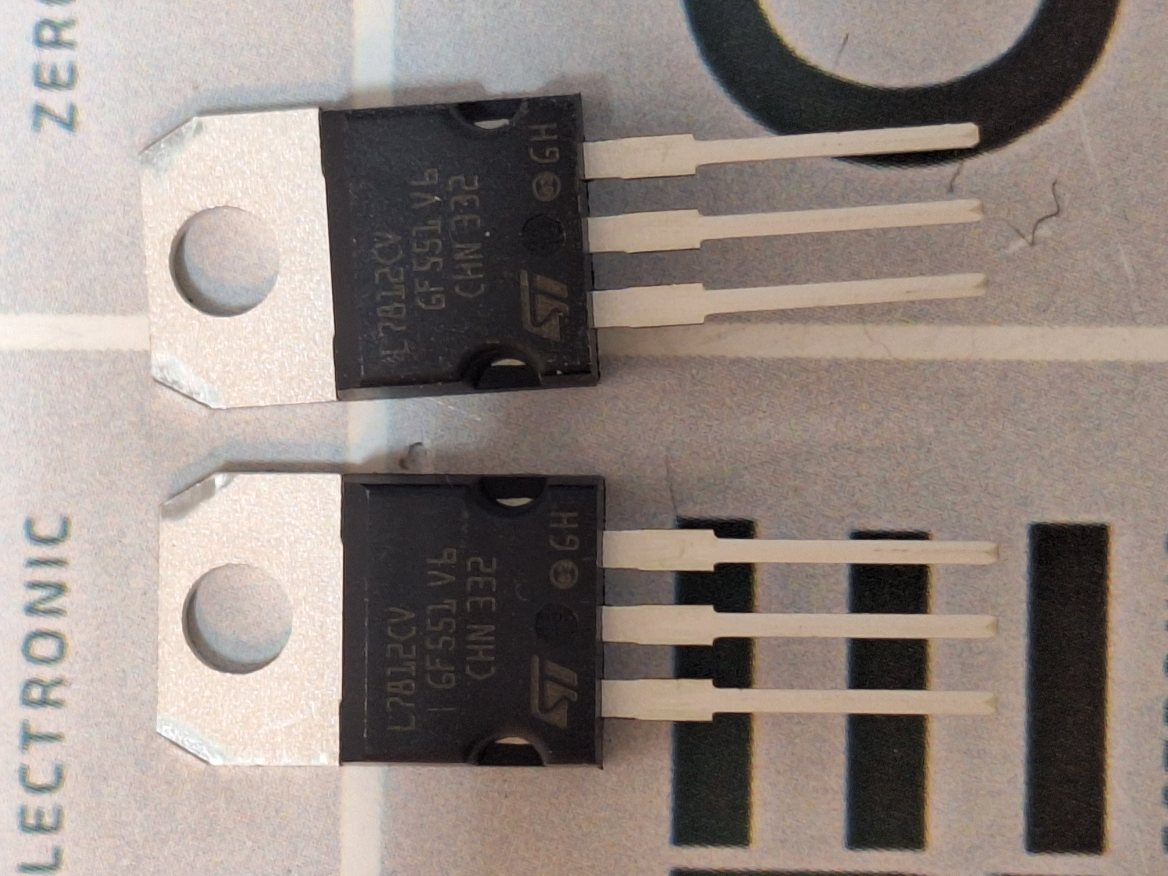 رگولاتور L7812